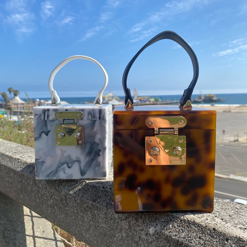 Turtle Shell Luxury Square Purse - Picture 3 of 3